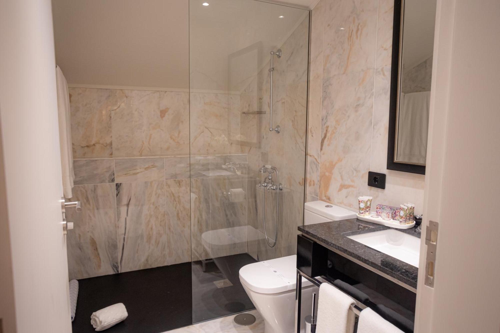 Solar Do Requeijo By Luna Hotels & Resorts Arcos de Valdevez Exterior photo A shower enclosure
